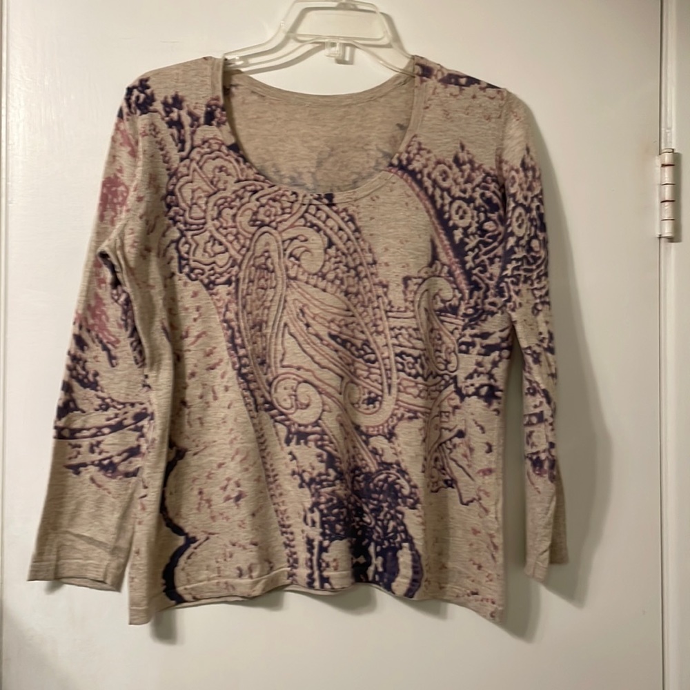 Super Soft Patterned Lightweight Sweater - image 1